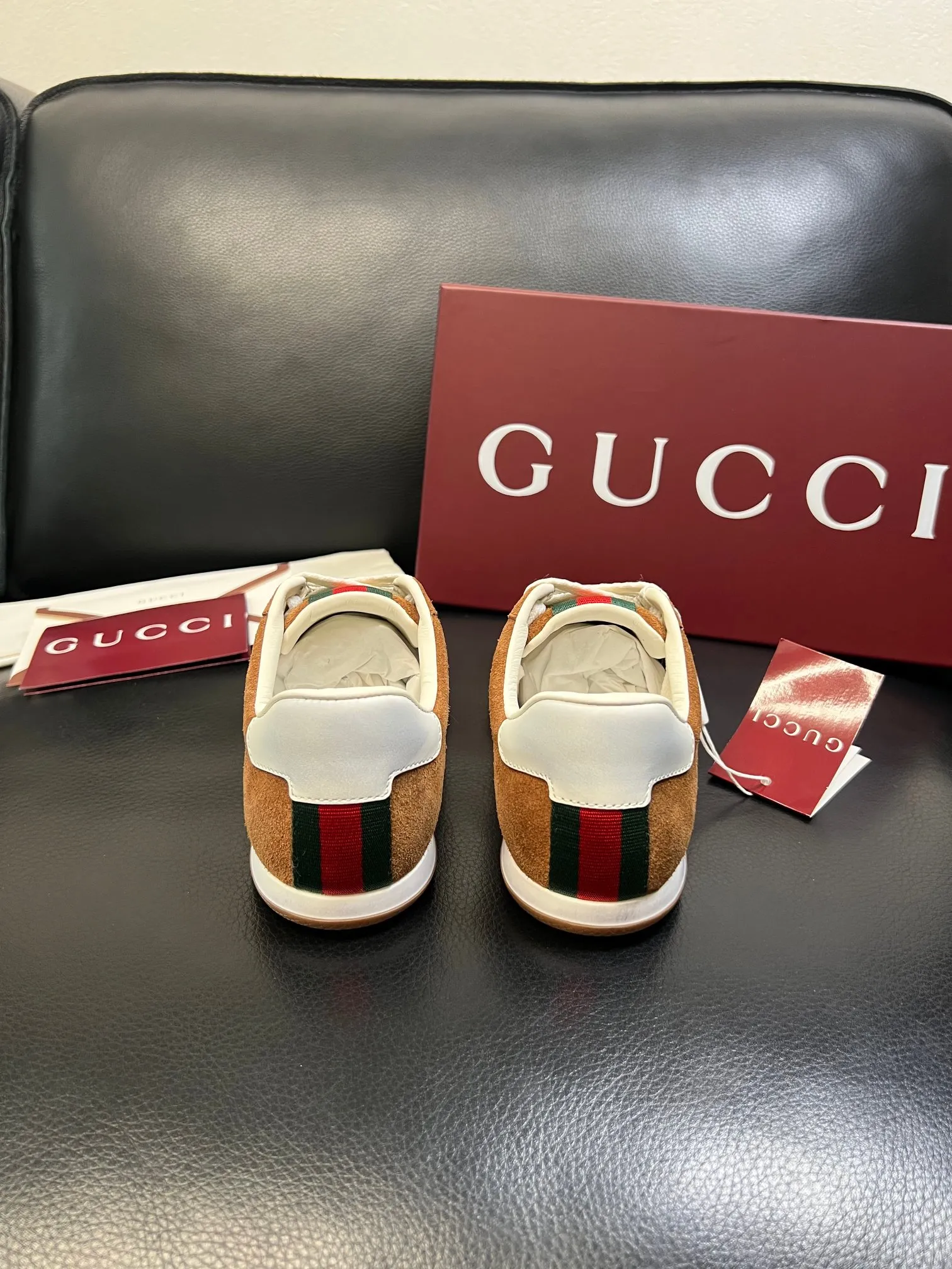 P420 new men's shoes GUCCI [Lightning] latest shoes are shipped. Original quality, fashionable, special materials, inner mesh, brand new packaging. The foot feels super comfortable and the workmanship is impeccable. Size: 38-45